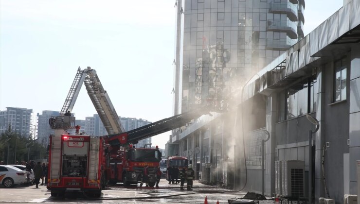 Diyarbakır’da bir restoranın bacasında yangın çıktı