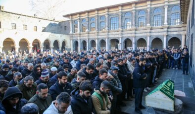 İstanbul’da bıçaklı taarruz sonucu hayatını kaybeden Filozof Ramazan Diyarbakır’da defnedildi